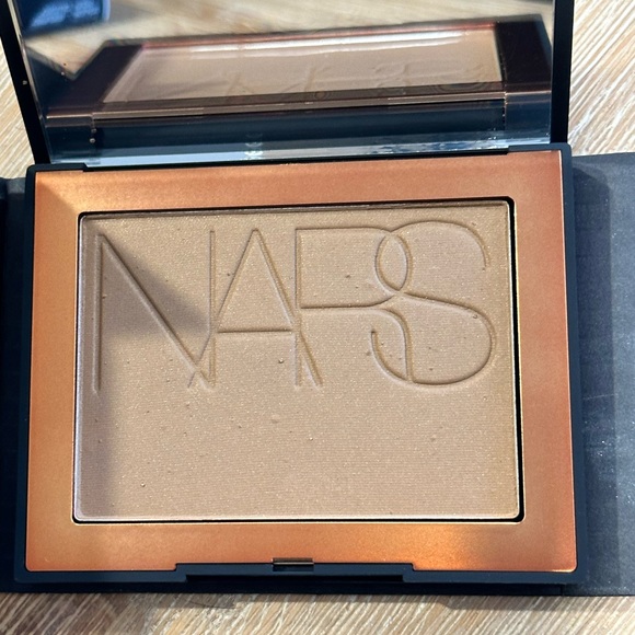 NARS Laguna Bronzing powder! Like new! Never used. - Picture 5 of 5